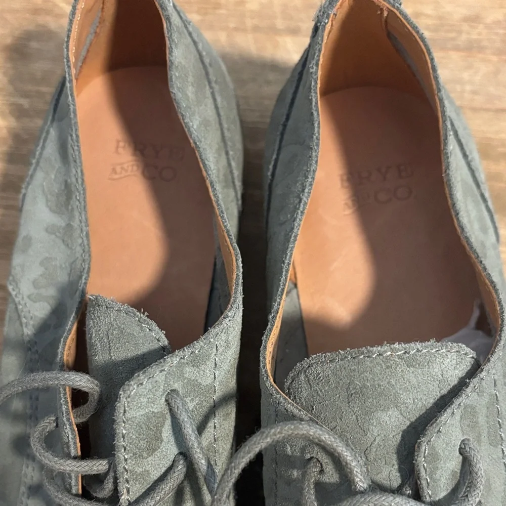 FRYE AND CO. Piper Oxford in Olive Embossed‎ Leopard Print Rare Find Preppy